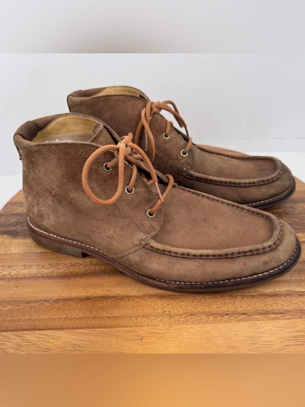 Men's UGG Brown Suede Chukka Boots - Classic Lace-Up